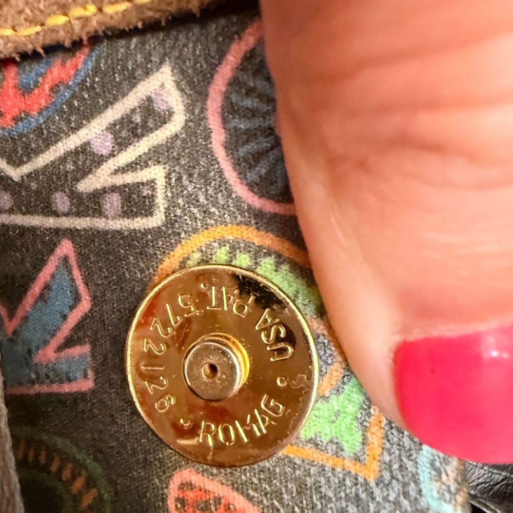 Vtg Dooney & Bourke Women’s Black Medium Snap closure Monogrammed Shoulder Bag. - Picture 6 of 16